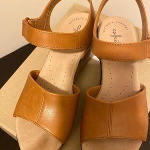 NWOT Clarks wedge sandal